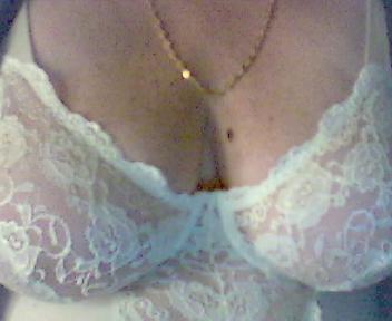 Photo ads/2462000/2462448/a2462448.jpg : Domina, ronde,67ans cherche.soumis/larbin, EXPERI