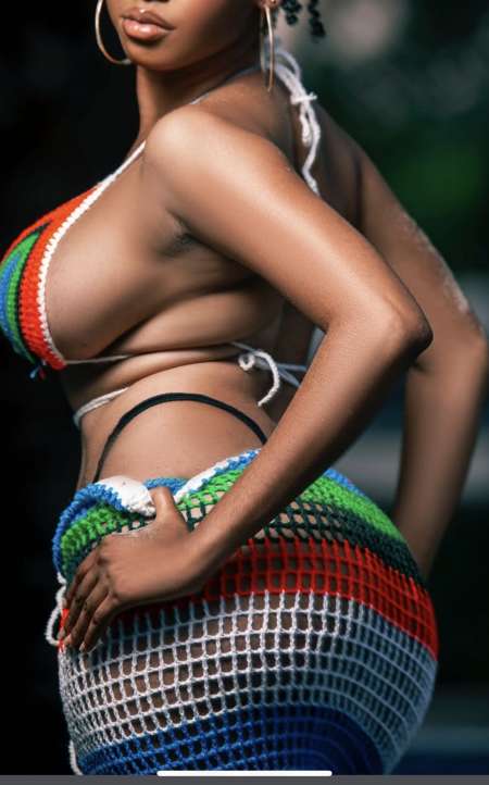 Photo ads/2467000/2467120/a2467120.jpg : Grande et jolie africaine