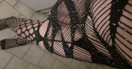 Photo ads/2478000/2478608/a2478608.jpg : Reçoit en petite tenue