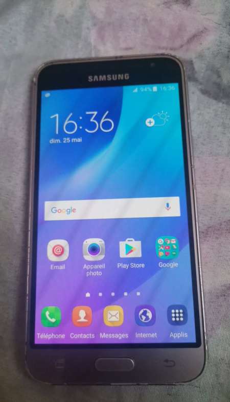 Photo ads/2484000/2484880/a2484880.jpg :  Smartphone Samsung Galaxy J3