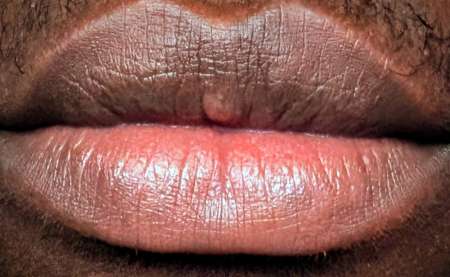 Photo ads/2490000/2490781/a2490781.jpg : Le suceur de tété est là