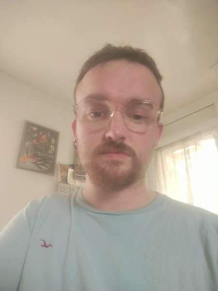 Photo ads/2497000/2497191/a2497191.jpg : Deus mec hétéro reçoivent meuf pour plan a 3