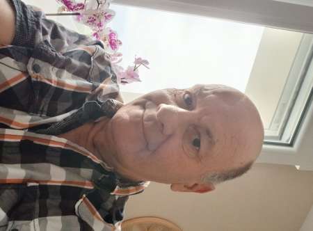 Photo ads/2508000/2508915/a2508915.jpg : Je suis discret et câlin