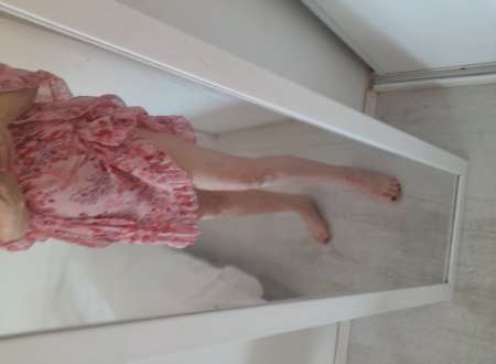 Photo ads/2511000/2511484/a2511484.jpg : Femme mure pose pour photos sexy non porno ,