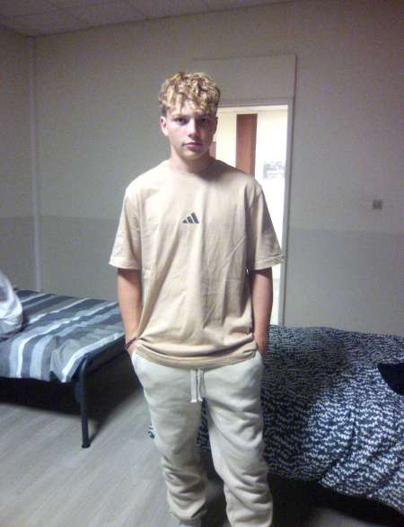 Photo ads/2513000/2513518/a2513518.jpg : Je suis un jeune homme