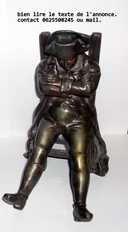 Photo ads/2520000/2520590/a2520590.jpg : Napoleon assis sur une chaise.