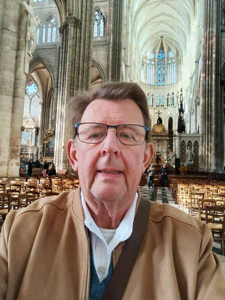 Photo ads/2528000/2528029/a2528029.jpg : H pour f sérieuse douce