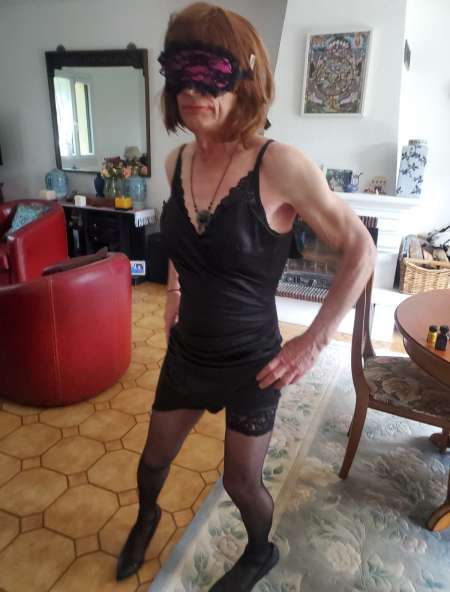 Photo ads/2530000/2530883/a2530883.jpg : Lola travestis propose faire ménage