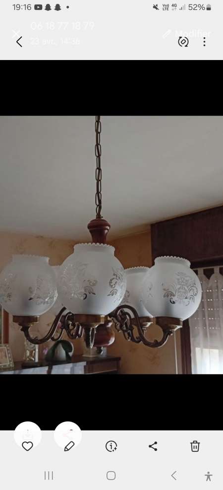 Photo ads/2531000/2531756/a2531756.jpg : Vends un lustre en bois et laiton