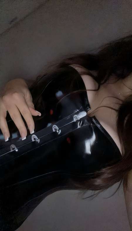 Photo ads/2537000/2537709/a2537709.jpg : Jolie domina expérimentée réelle ou virtuelle