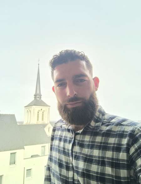 Photo ads/2546000/2546280/a2546280.jpg : Je suis la pour vous mesdames