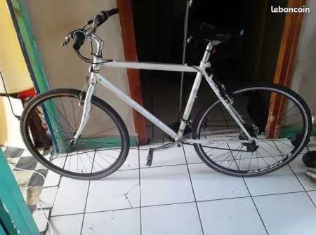 Photo ads/2553000/2553176/a2553176.jpg : Velo vtt velo tout terain