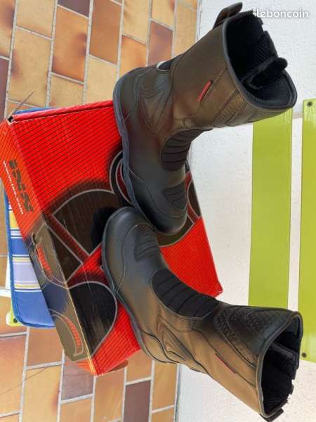 Photo ads/2554000/2554739/a2554739.jpg : bottes moto cuir ixs 44