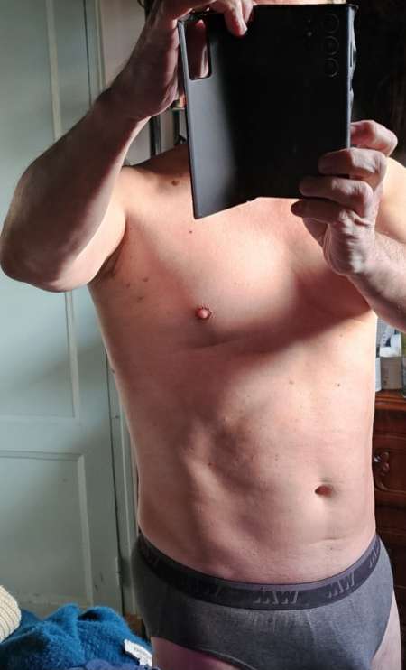 Photo ads/2559000/2559448/a2559448.jpg : Cherche actifs, dominatrice ou brat