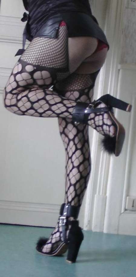 Photo ads/2560000/2560424/a2560424.jpg : TRAV FÉMININE BASTIA CHERCHE HOMME HETERO