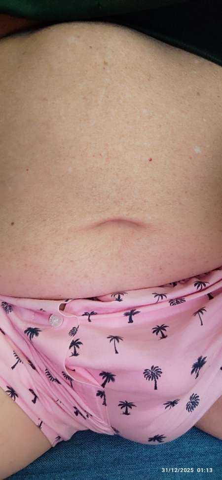 Photo ads/2570000/2570180/a2570180.jpg : H Bi cherche queues sucer et 1ère exp uro