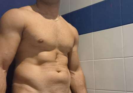 Photo ads/2571000/2571533/a2571533.jpg : recherche femme ou couple