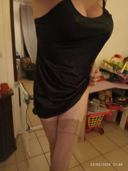 Photo ads/2577000/2577560/a2577560.jpg : Homme en lingerie pour voyeur