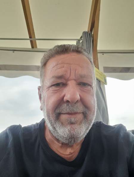 Photo ads/2579000/2579978/a2579978.jpg : Homme mature pour jf et femme