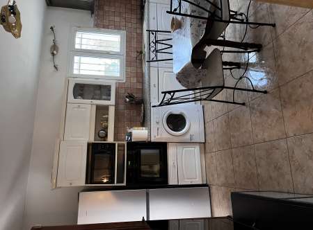 Photo ads/2582000/2582802/a2582802.jpg : Six-Fours T2 meublé bas de villa