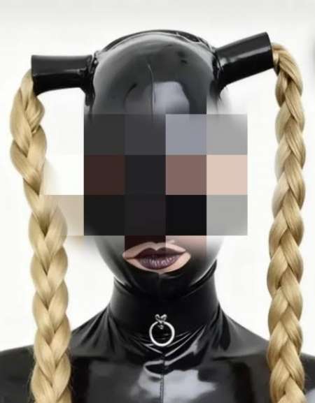 Photo ads/2585000/2585025/a2585025.jpg : OLIVIA Trav fetish high hells 30 cm Big Tits