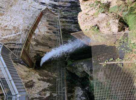 Photo ads/2585000/2585686/a2585686.jpg : Je reçois une personne qui serrai me masser