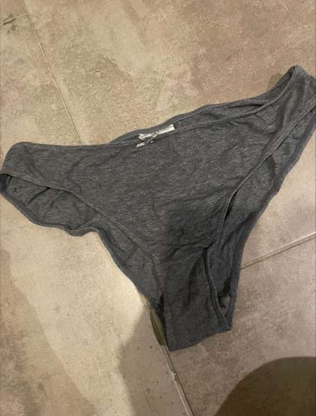 Photo ads/2586000/2586146/a2586146.jpg : Cherche culotte portée