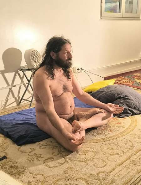 Photo ads/2588000/2588968/a2588968.jpg : Anthêus, acteur caméléon modèle performeur à poil