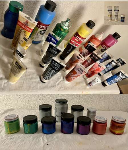 Photo ads/2589000/2589796/a2589796.jpg : Lot de 47 tubes et flacons de peinture acrylique