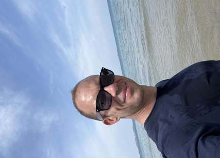 Photo ads/2593000/2593734/a2593734.jpg : Homme pour femme ou couple (non vénal )