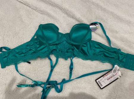 Photo ads/2594000/2594594/a2594594.jpg : Lingerie neuve a petit prix