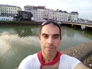 Photo ads/2600000/2600409/a2600409.jpg : massage nudiste et bien être pays basque ET cantal