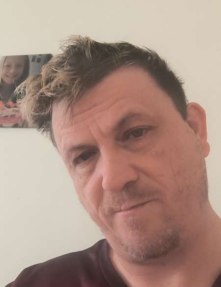 Photo ads/2600000/2600802/a2600802.jpg : Jeune homme gay de 43 ans