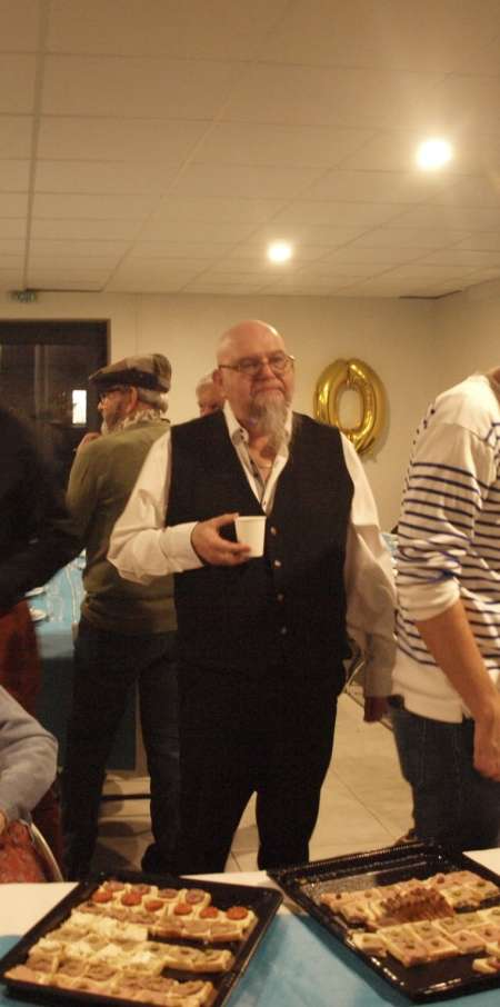 Photo ads/2603000/2603854/a2603854.jpg : Cherche massage ou ou plan cocquib avec femme