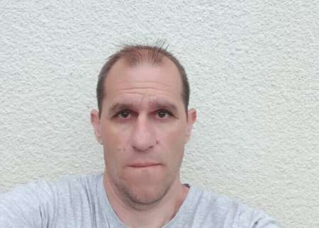 Photo ads/2610000/2610680/a2610680.jpg : homme 42 ans cherche femme pour plaisirs partager