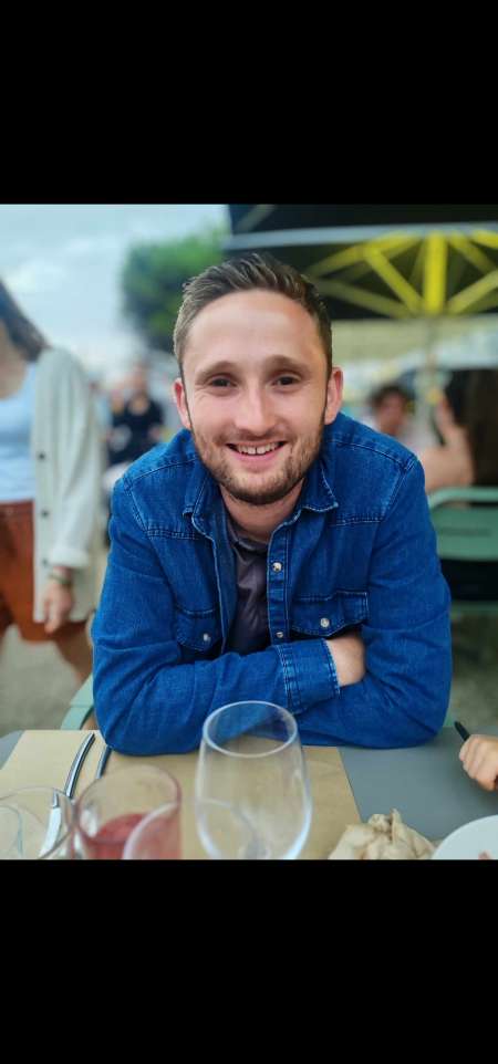 Photo ads/2612000/2612996/a2612996.png : Homme cherche sexe avec femme