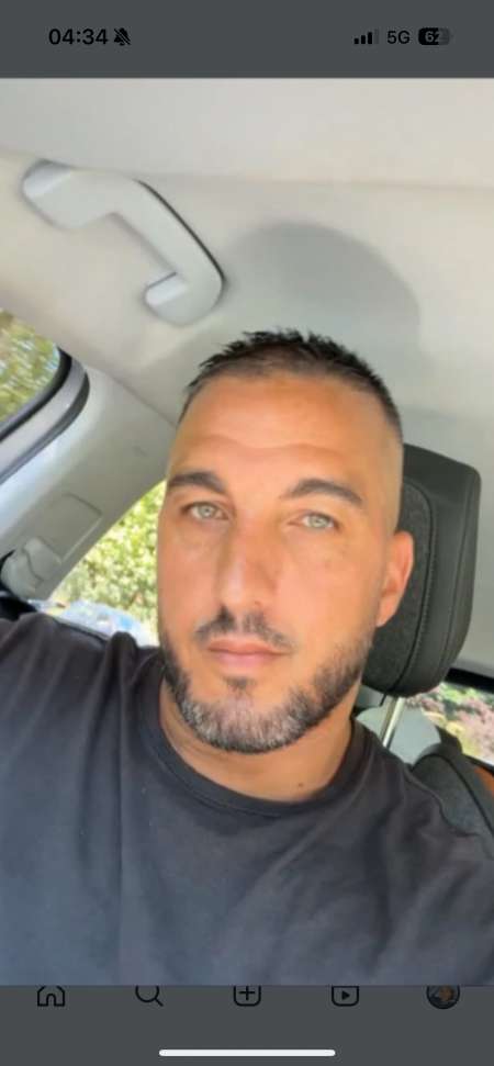 Photo ads/2621000/2621665/a2621665.png : Homme à tout faire très minucieux