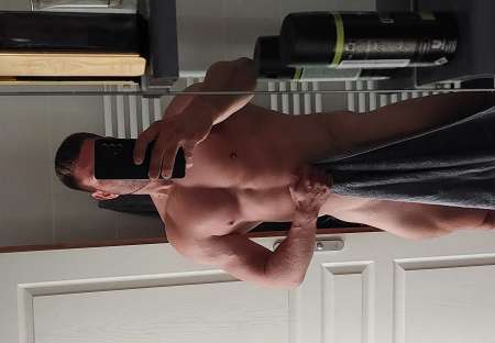 Photo ads/2621000/2621789/a2621789.jpg : Bel homme agréable et musclé