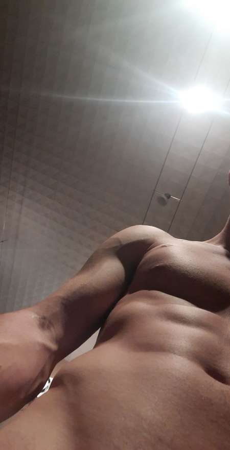 Photo ads/2625000/2625402/a2625402.jpg : JH de 20 ans cherche des expériences