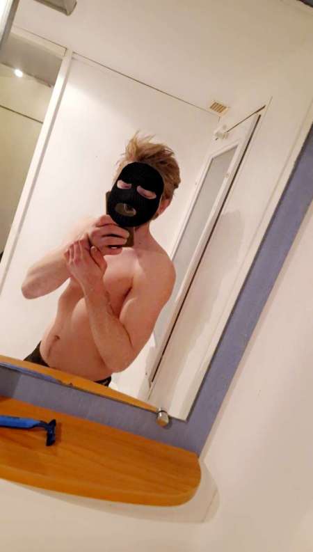 Photo ads/2626000/2626232/a2626232.jpg : Homme de 30ans pour femmes cougar😍