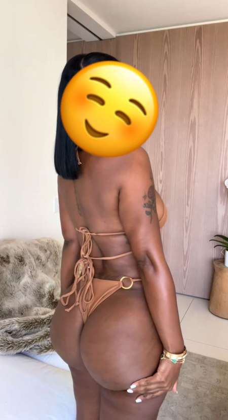 Photo ads/2632000/2632300/a2632300.jpg : femme negress gros fessier saint François