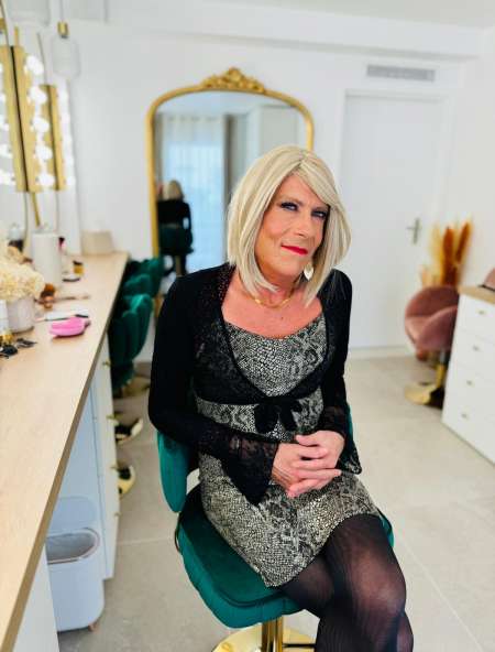 Photo ads/2634000/2634405/a2634405.jpg : Travesti mature cherche homme viril