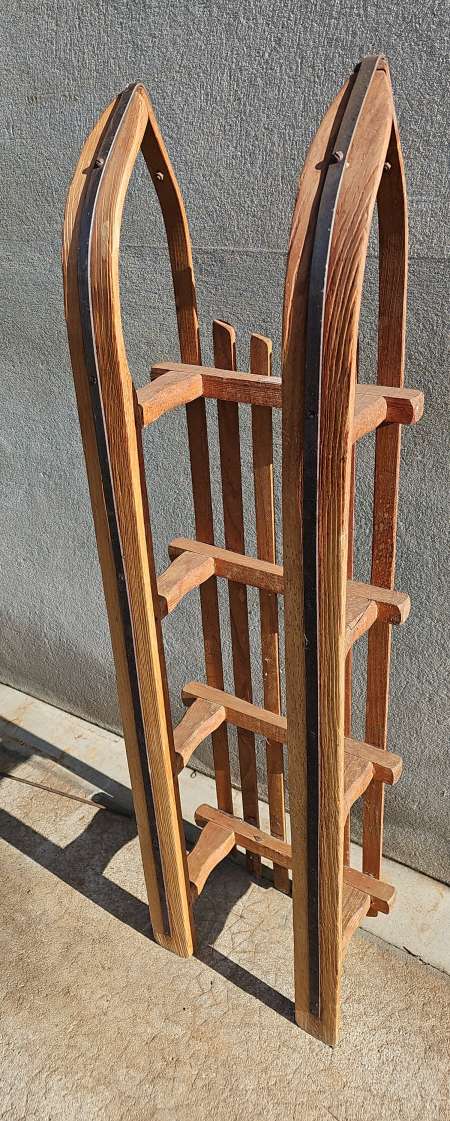 Photo ads/2634000/2634674/a2634674.jpg : luge en bois pour pratiquer sport de neige