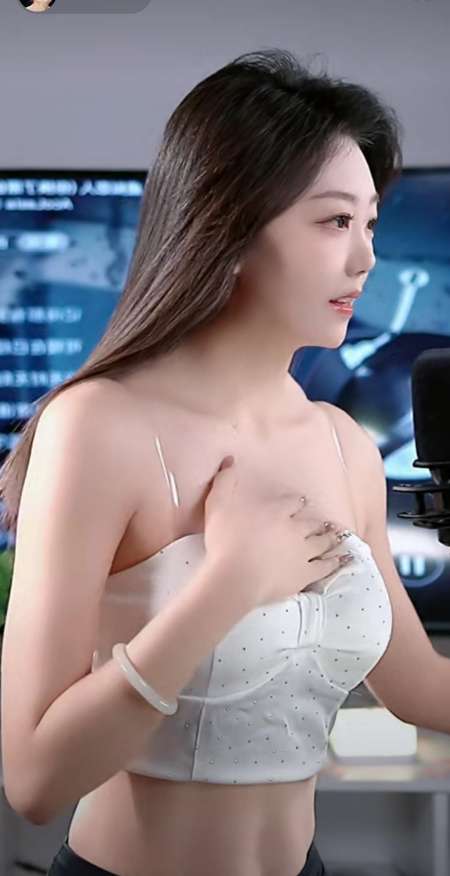 Photo ads/2636000/2636050/a2636050.jpg : une femme asiatique sexy