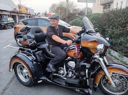 Photo ads/2636000/2636703/a2636703.jpg : Amitié massages plaisirs