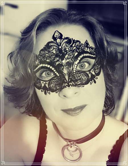 Photo ads/2637000/2637586/a2637586.jpg : Dominatrice pulpeuse et autoritaire