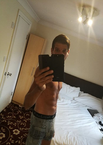 Photo ads/2638000/2638784/a2638784.jpg : Recherche bonne suceuses pour ma grosse queue 20vm