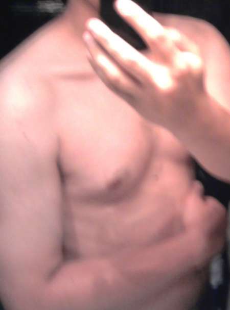 Photo ads/2640000/2640024/a2640024.jpg : Lécheur soumis pr femme Black ou Asiatique