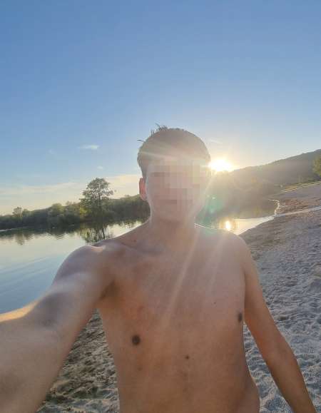 Photo ads/2641000/2641298/a2641298.jpg : Une femme ou jf pour m'acompagner au club libertin