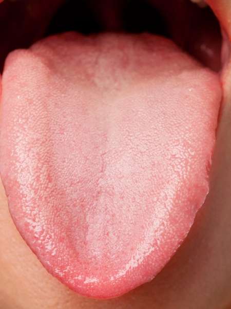 Photo ads/2641000/2641648/a2641648.jpg : Homme agréable lèche le corps des femmes